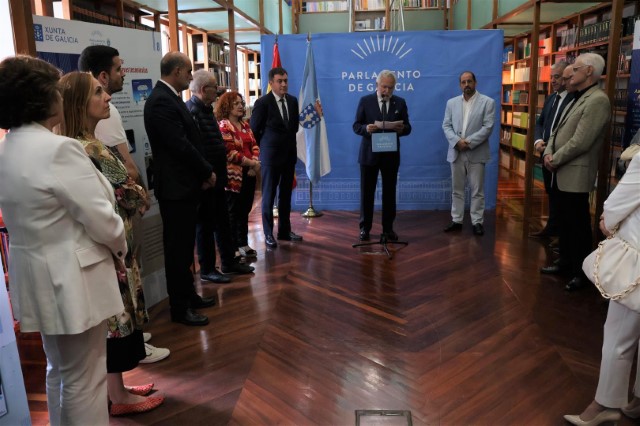 Santalices anima a “tomar conciencia" do potencial  do bilingüismo e a “actuar en consecuencia"